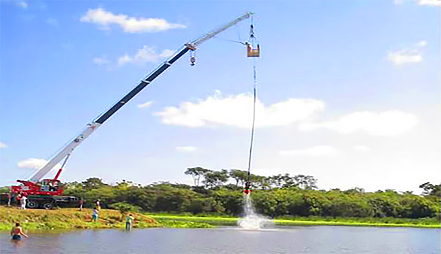 Bungee Jumping . Adrenamil Bungee . Penopolis . Brazil